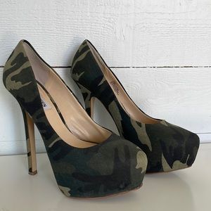 STEVE MADDEN pump dejavu camo